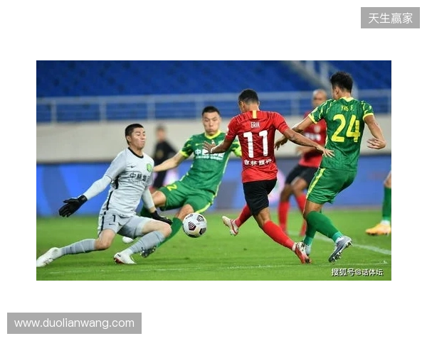 半场-国安0-0蓉城 王子铭包抄踢空失空门 韦世豪报复性铲球染黄 半场-国安0-0蓉城 王子铭包抄踢空失空门 韦世豪报复性铲球染黄